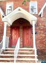 Building Photo - 10-12-12 Morton Pl