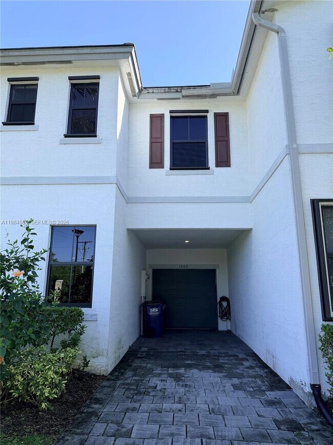 Building Photo - 1502 SW 29th St