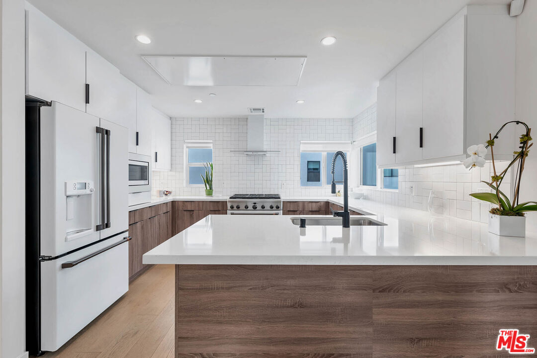 1350 1/2 N Fairfax Ave, West Hollywood, CA 90046 House Rental in West