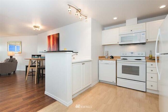Foto del edificio - 3318 30th Ave SW