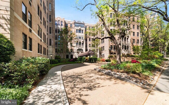Foto del edificio - 4700 Connecticut Ave NW