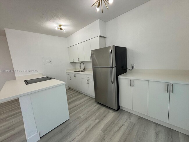Foto del edificio - 9270 E Bay Harbor Dr