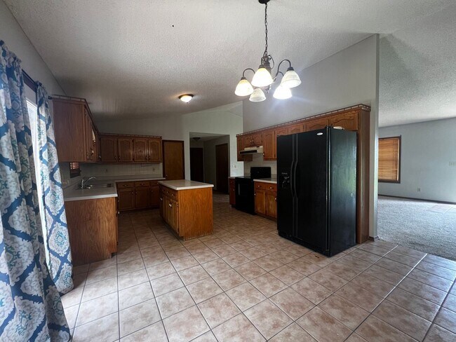 Building Photo - 4 br, 3 bath House - 24755 Spencer Rd.