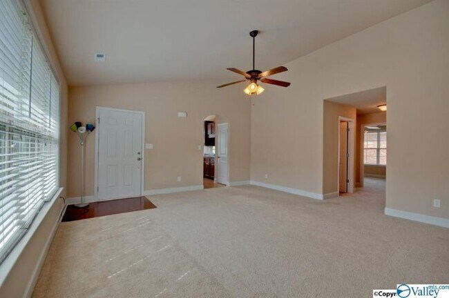 Building Photo - 120 Forest Glade Dr