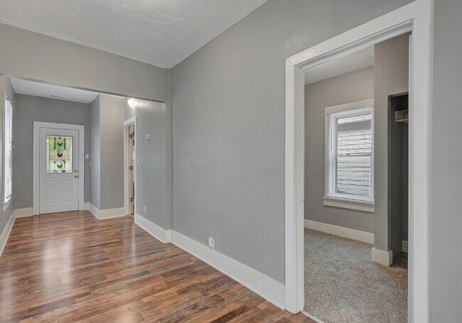 Building Photo - 820 Charleston St