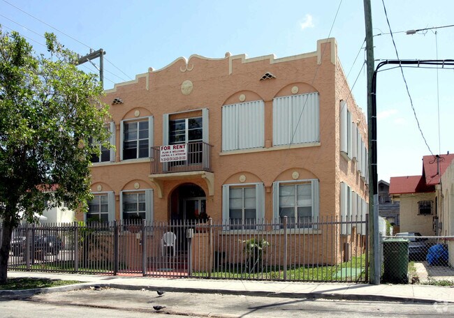 Building Photo - 301 SW 10th Ave