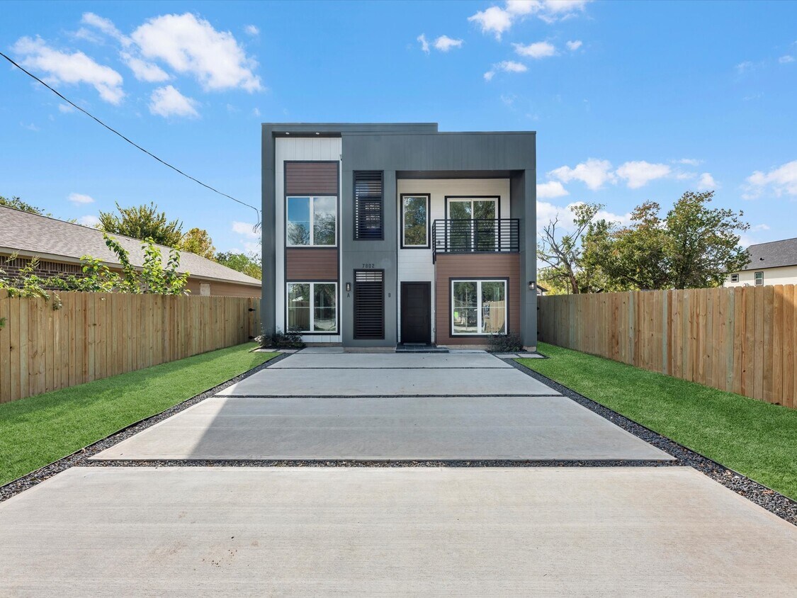 Foto principal - 7802 Queen St