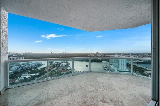 Foto del edificio - 16500 Collins Ave