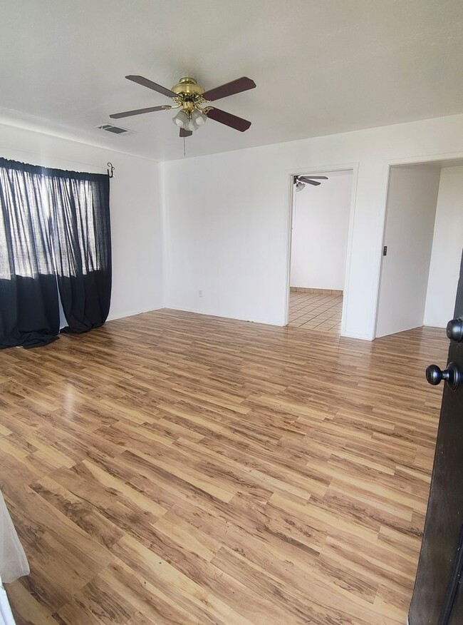 Building Photo - 11058 Jones St