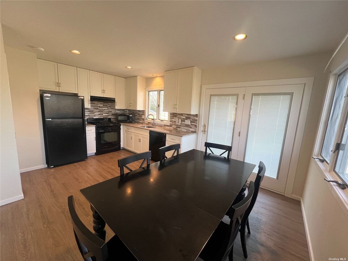 40 Treasure Rd Unit 1, Riverhead, NY 11901 Apartments in Riverhead