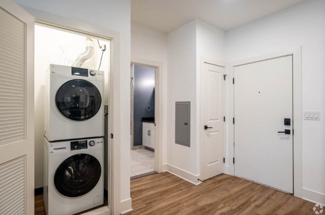 Building Photo - 21 Lakeside Ave