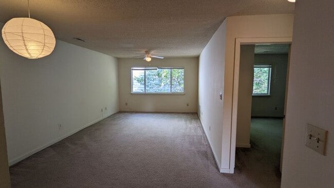 Foto del edificio - 1203-1F-4 Jamestown Rd