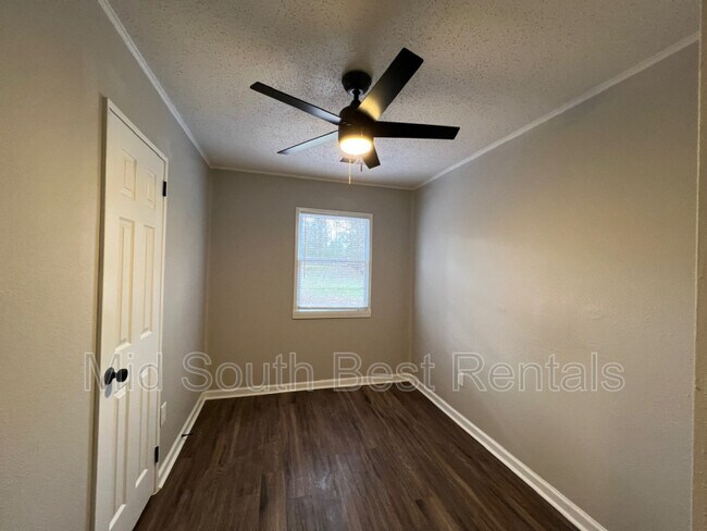 Foto del edificio - 947 Dawn Dr