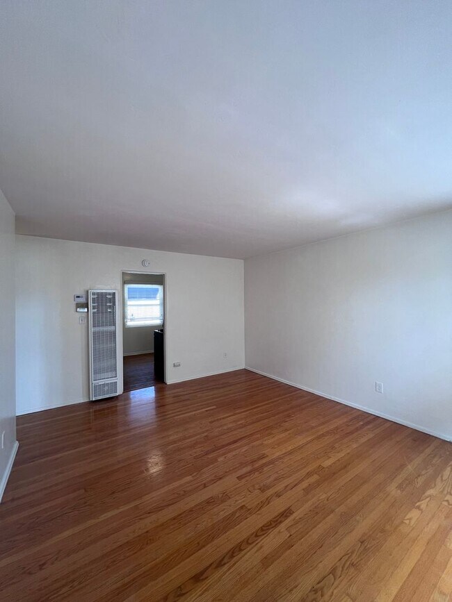 Foto del edificio - 4720-34 Wilson Ave