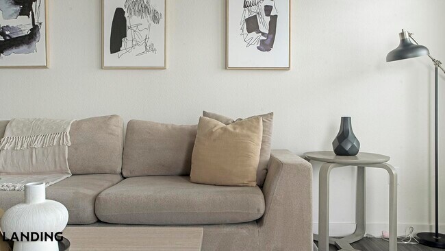 Foto del edificio - 13301 Dessau Rd