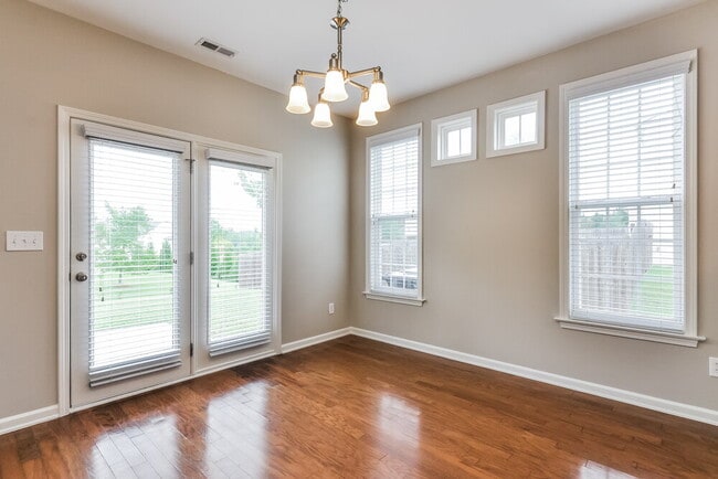 Building Photo - 607 Bellefont Ct