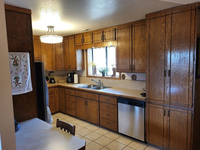 Foto del edificio - Short to Mid Term Leases - Fully Furnished Doney Park Home, Flexible lease options!