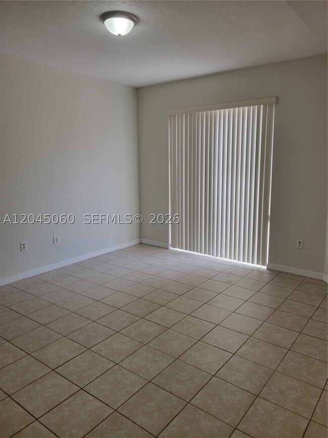 Building Photo - 618 SW 106th Ave