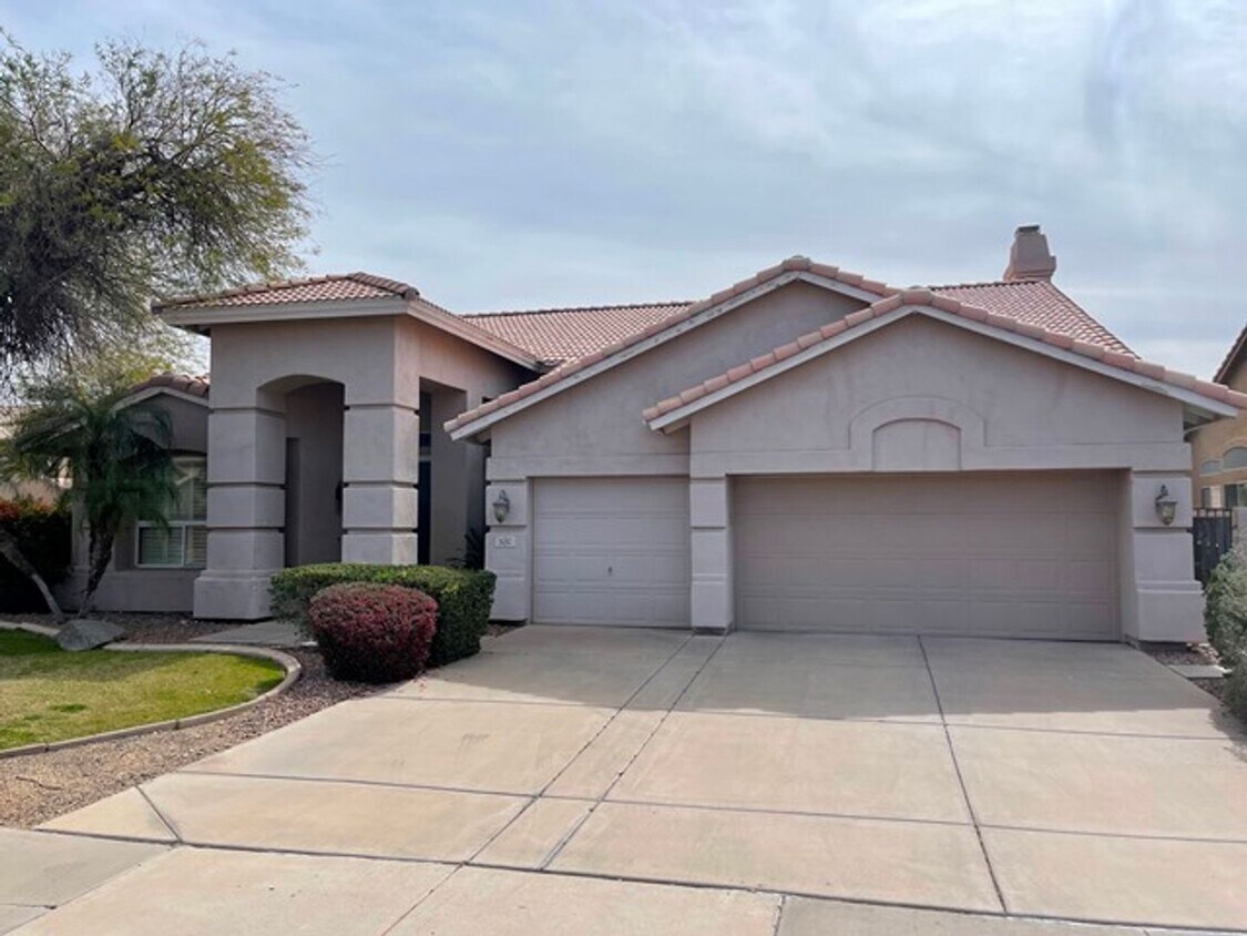Primary Photo - 3 Bedroom and 2 Bath with pool in Gilbert!