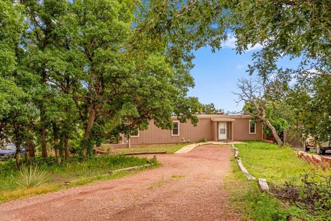 Building Photo - 703 Orion Dr