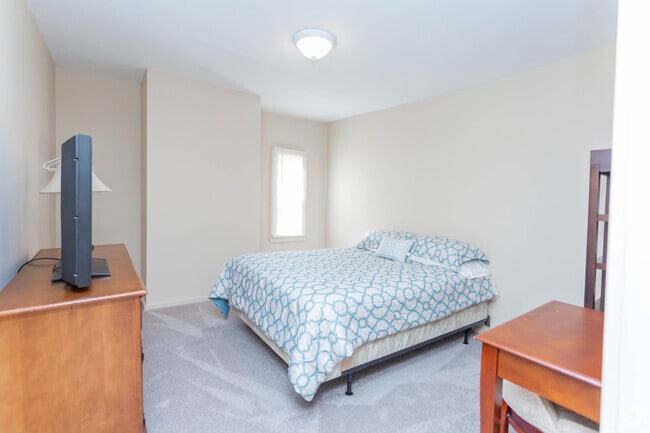 4BR, 2BA - 2,000 - 49 Lawn St