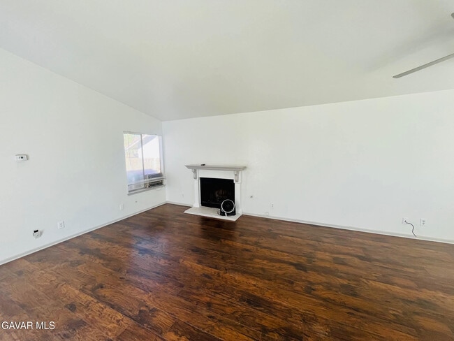 Foto del edificio - 42933 Guyman Ave