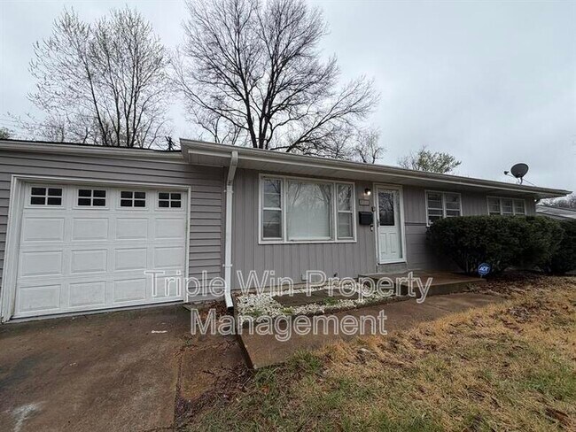 Building Photo - 914 Hutton Pl