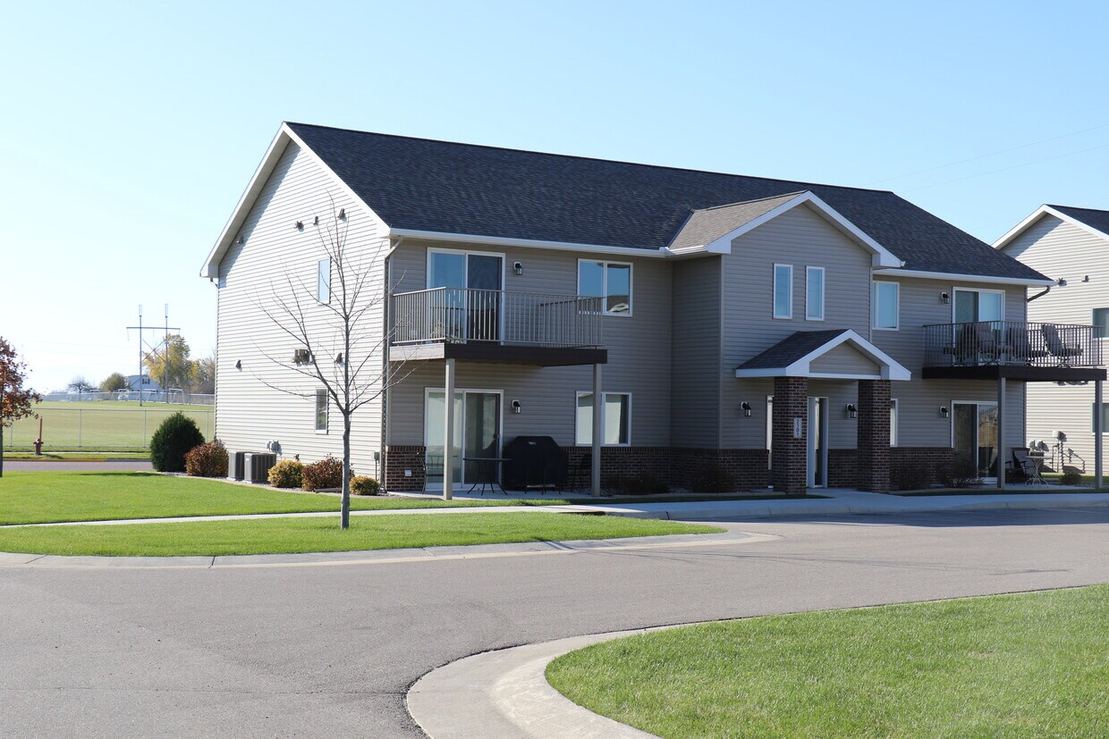 2104 Arlington Trl Unit 1, North Mankato, MN 56003 Apartments in