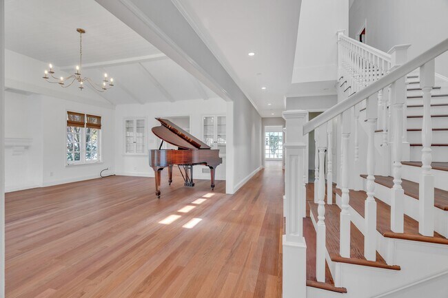 Building Photo - 501 23rd St