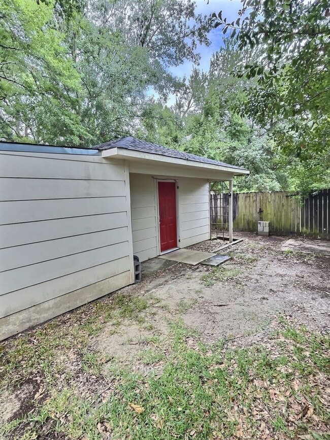 Foto del edificio - Spacious 2 story home in D'Iberville