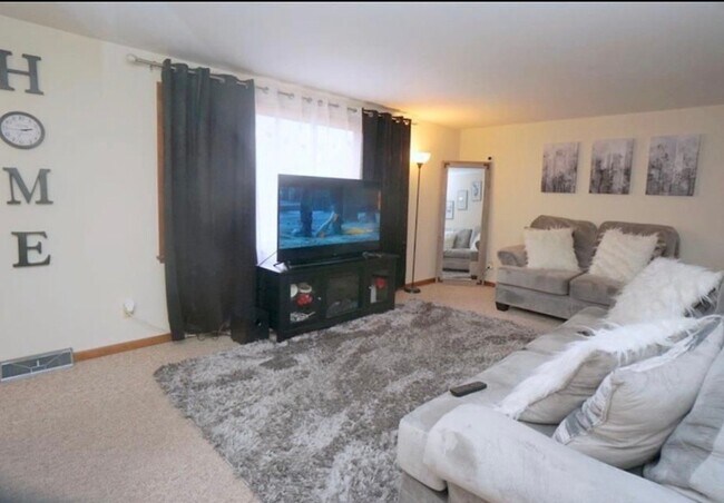 Foto del edificio - 225 Sunshine Dr