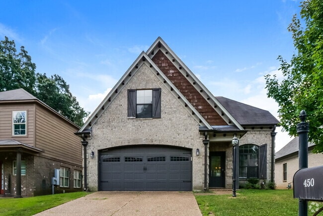 Building Photo - 450 Garden Springs Dr
