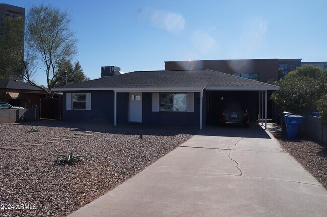 Building Photo - 929 W Whitton Ave