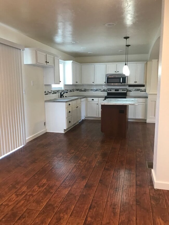 Building Photo - Charming Home Nestled in Springfield - 3 b...