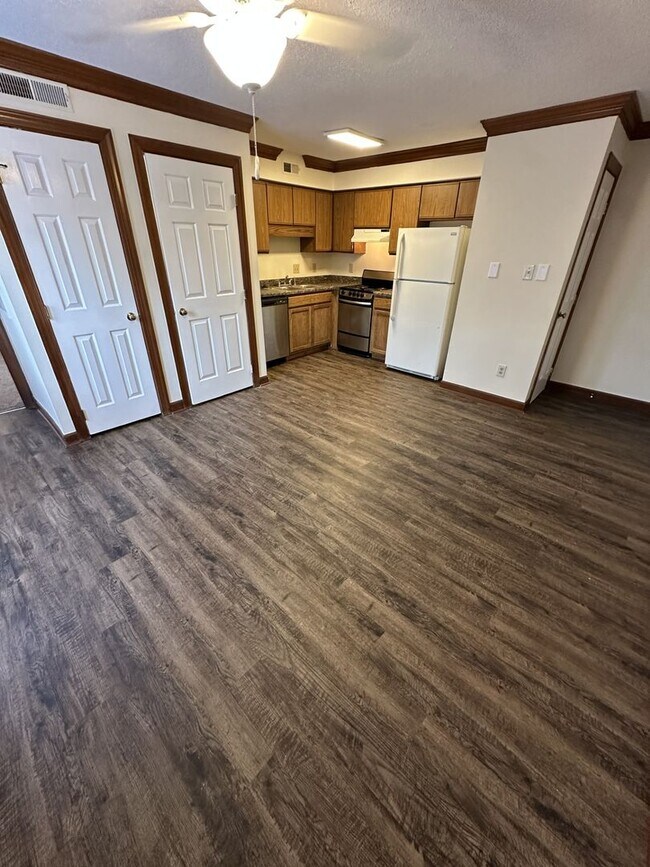 Building Photo - 1 Bedroom 1 Bathroom Condo!
