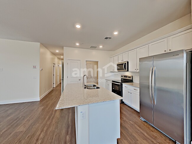 Building Photo - 5927 W Larkspur Dr