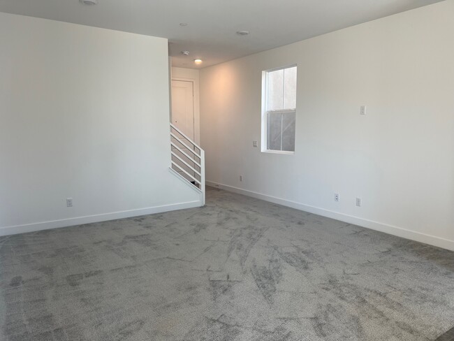 Building Photo - 2040 Divine Arroyo
