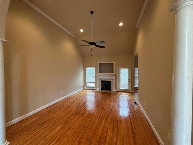 Building Photo - 104 Lakeland Ridge