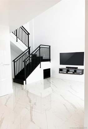 Building Photo - 1528 Brickell Ave