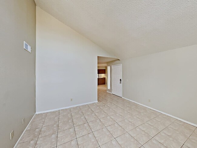 Building Photo - 1205 W Chilton St