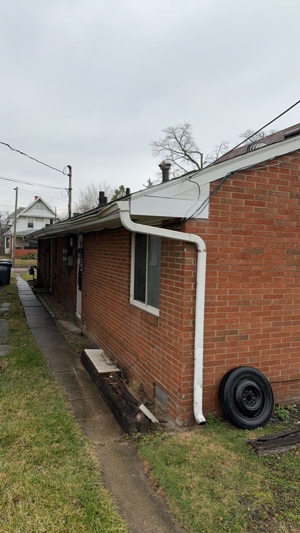 Building Photo - 375 S Detroit Ave