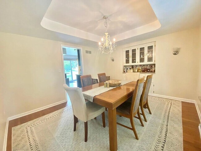 Foto del edificio - Desirable Mequon Home in Heart of Ville du...
