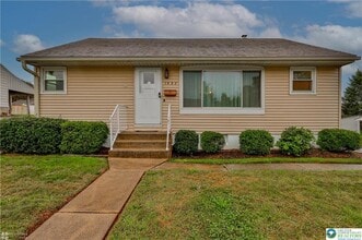 Building Photo - 1557 Greenview Dr