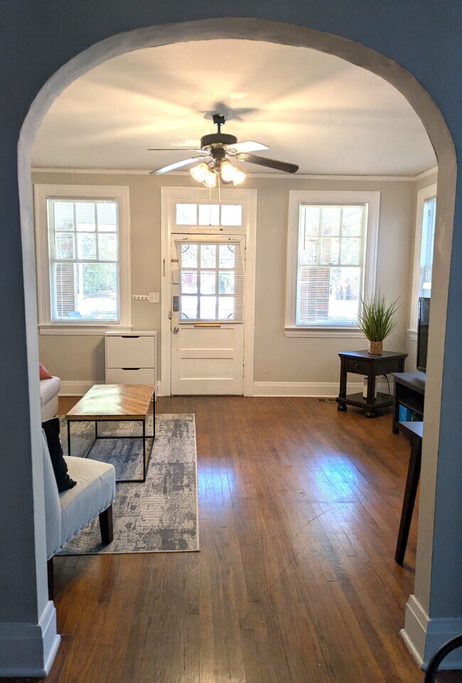 Foto del edificio - 1910 Madison Ave