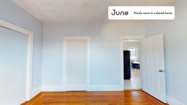 Foto del edificio - Private bedroom in 5 bed/1 bath Home