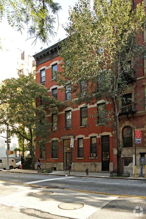 Building Photo - 221-223 E 35th St