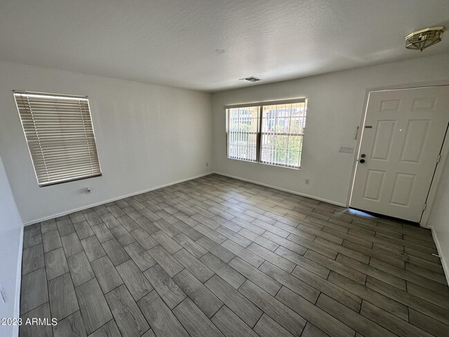 Building Photo - 3214 W Alta Vista Rd