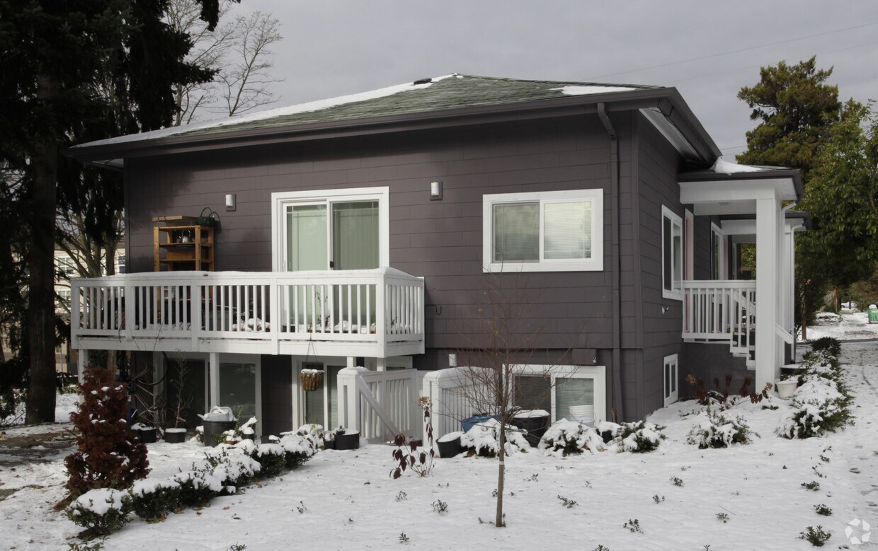 Building Photo - 5 Unit Apartment