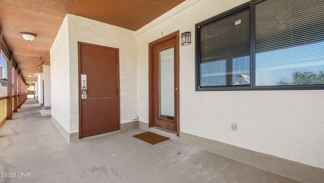 Foto del edificio - 4114 Holiday Dr