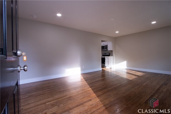 Building Photo - 165 Habersham Dr